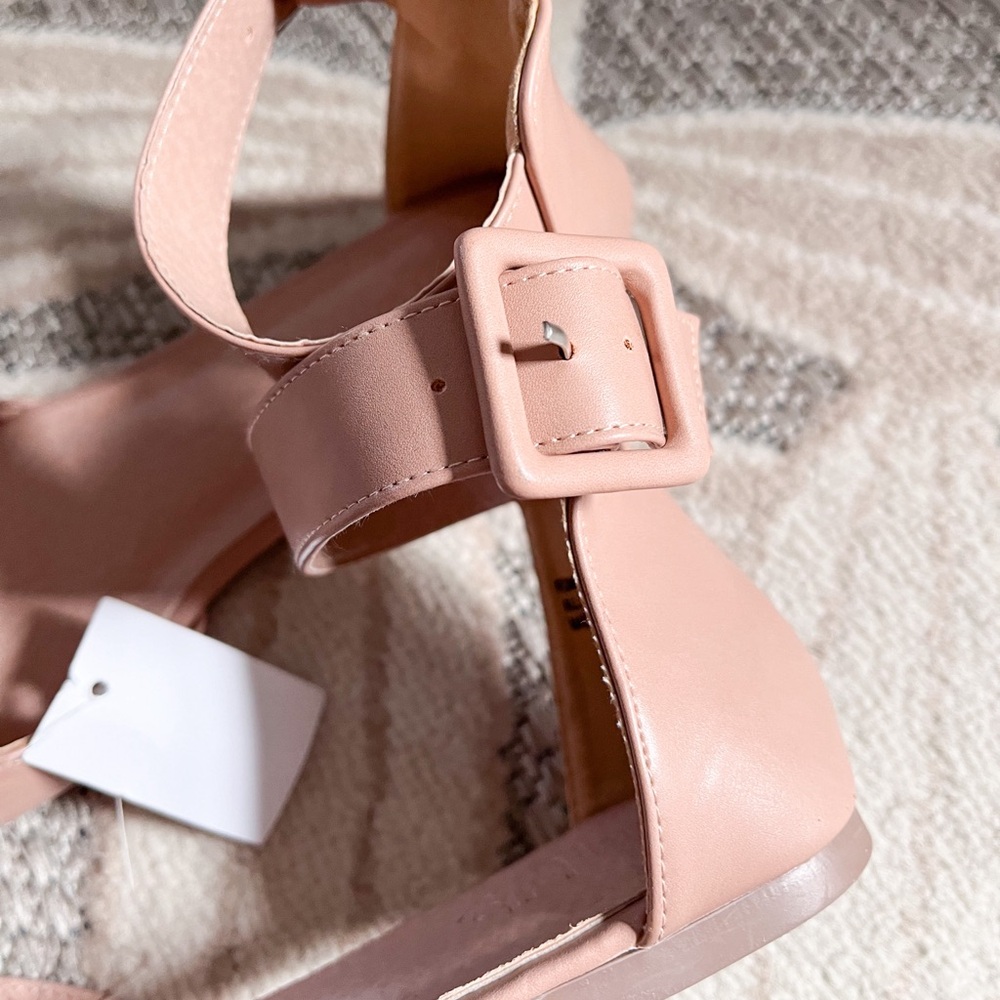NWT Beige Flats Ankle Strap - Picture 3 of 4
